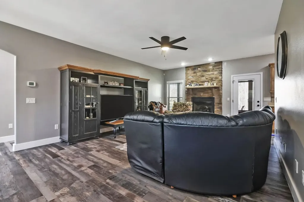 599 Red Brush Drive Crossville TN 38555