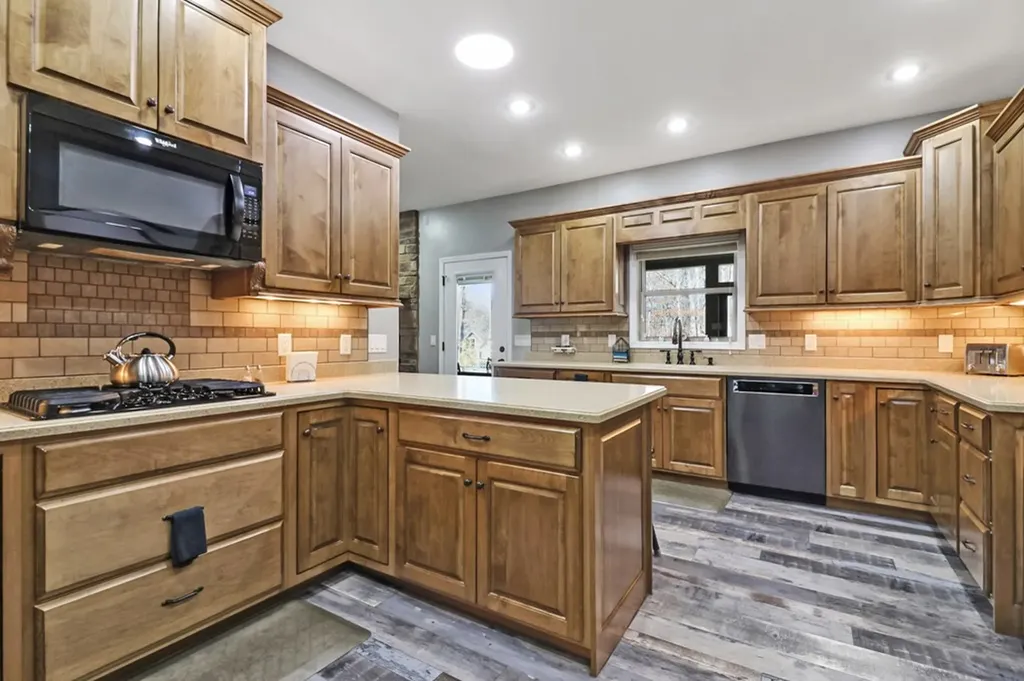 599 Red Brush Drive Crossville TN 38555