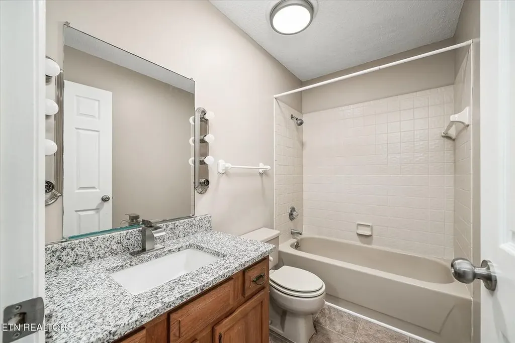 112 Gilford Terrace Crossville TN 38558