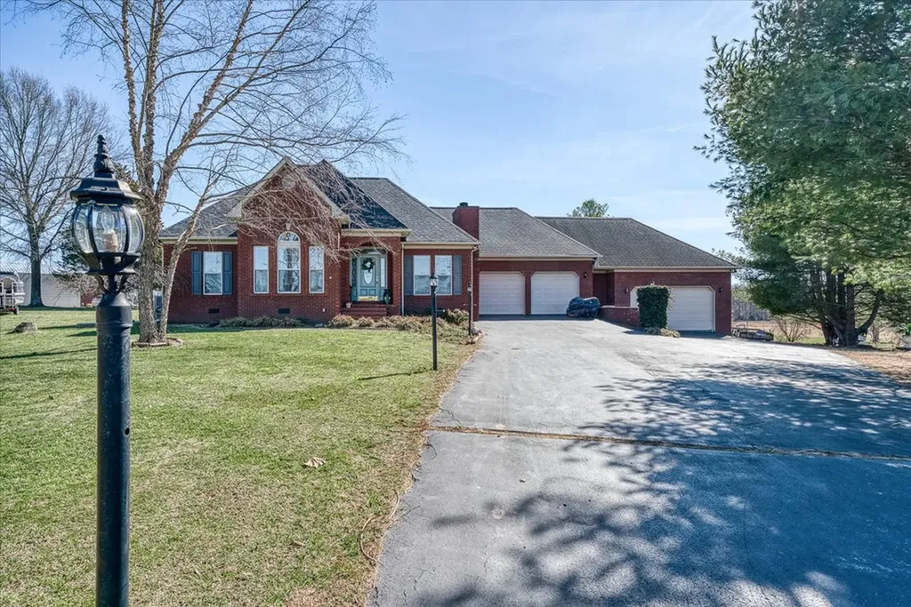 192 Landmark Circle Sparta TN 38583