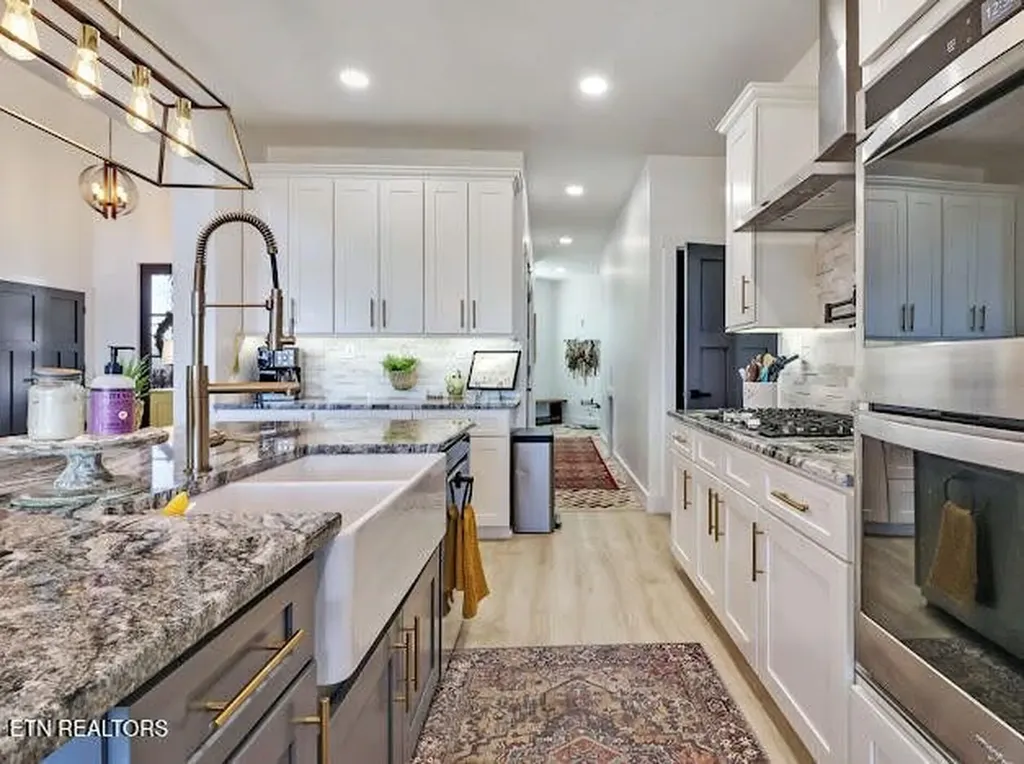 171 Deer Cliff Alpine TN 38543