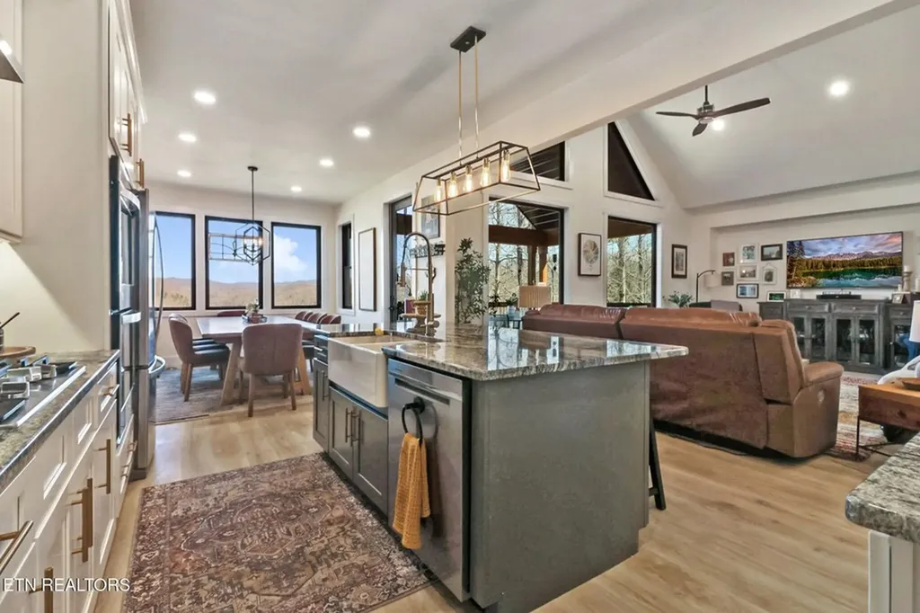 171 Deer Cliff Alpine TN 38543