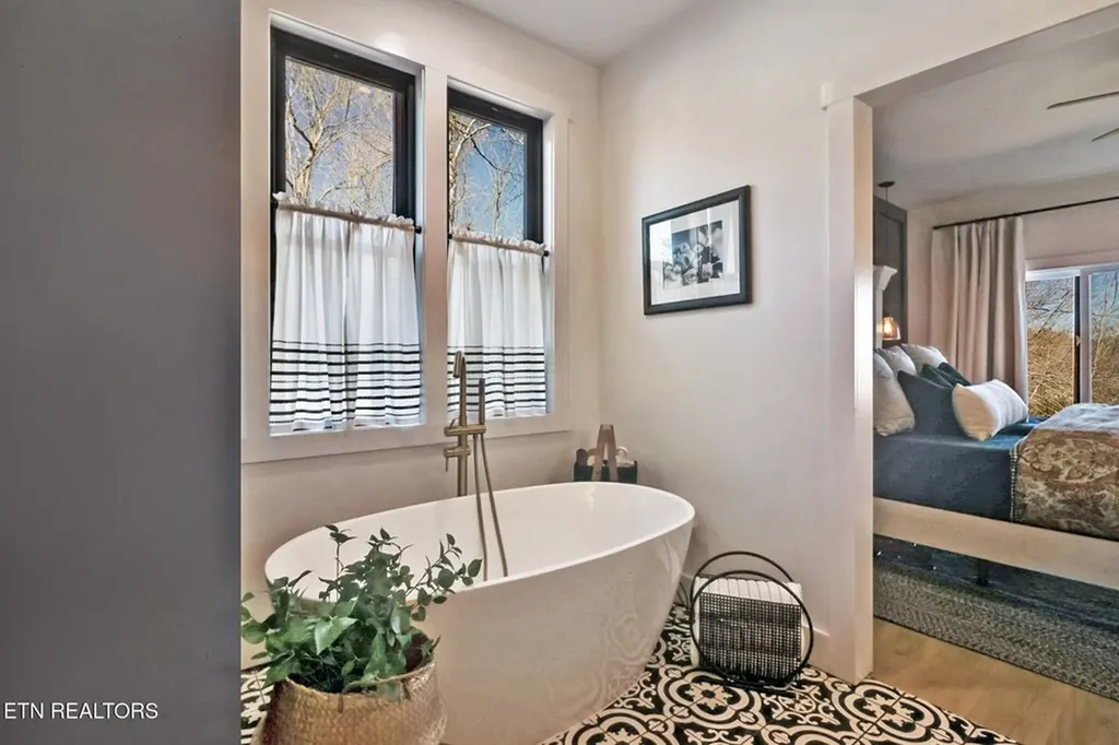 171 Deer Cliff Alpine TN 38543