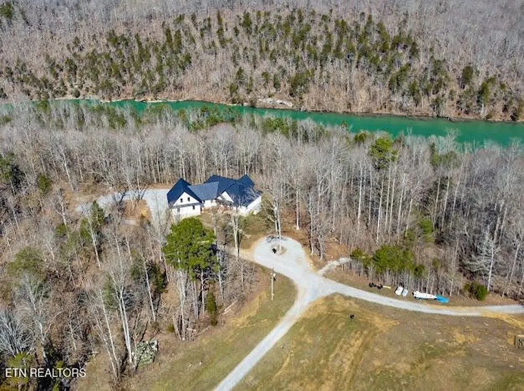 171 Deer Cliff Alpine TN 38543