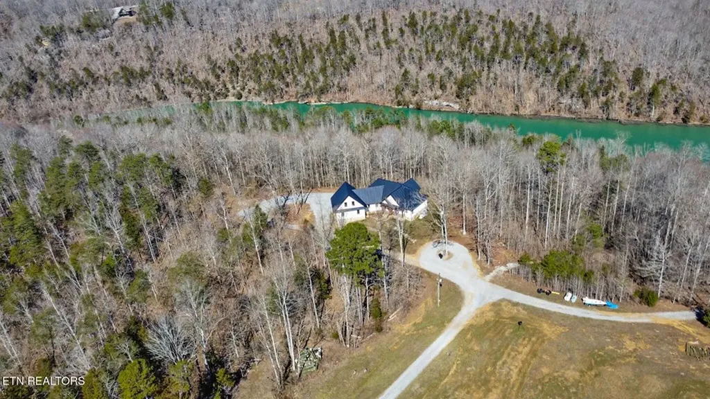 171 Deer Cliff Alpine TN 38543