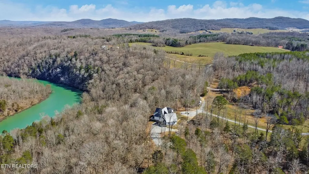 171 Deer Cliff Alpine TN 38543