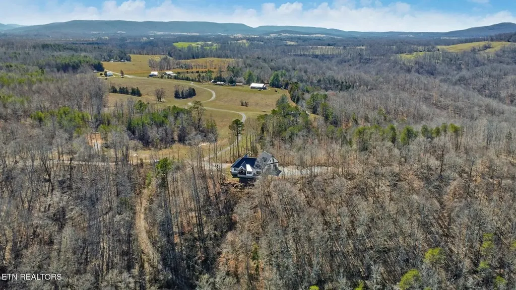 171 Deer Cliff Alpine TN 38543