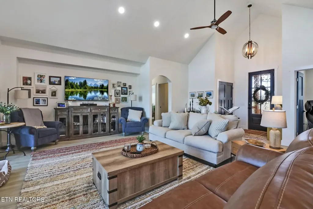 171 Deer Cliff Alpine TN 38543