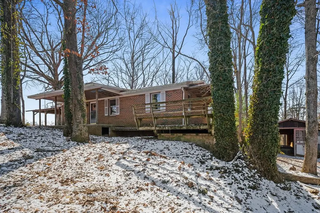 561 Frank Massa Road Sparta TN 38583