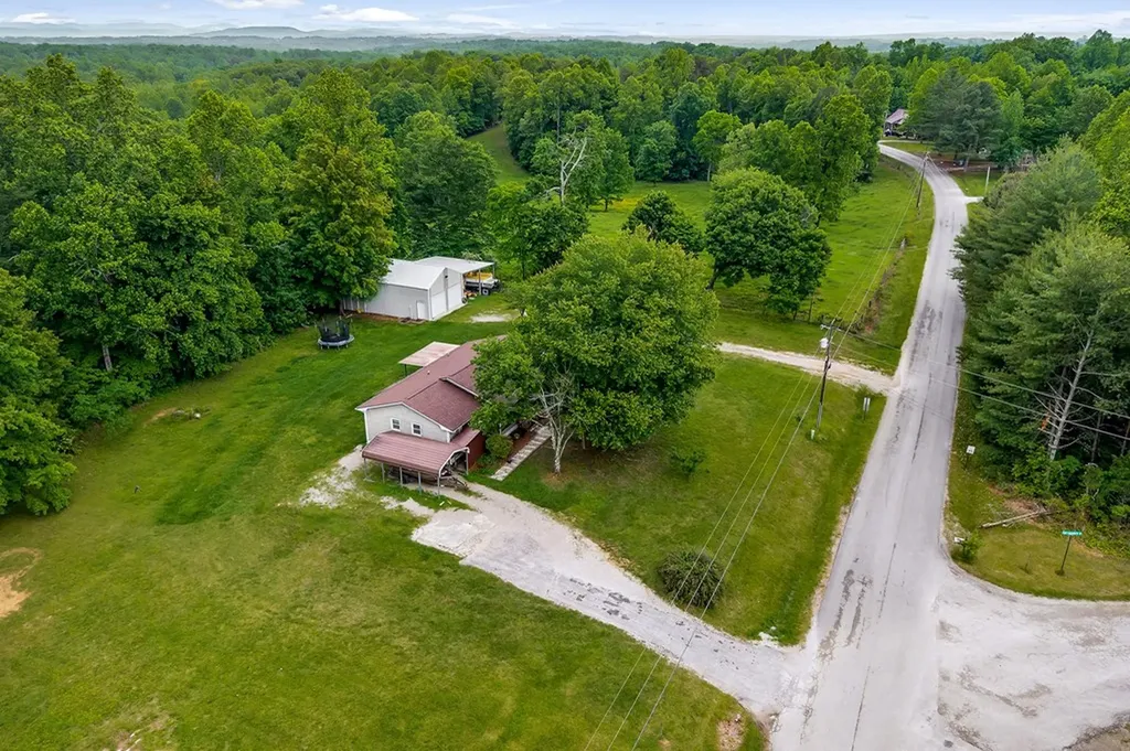 139 Old Standing Stone Road Hilham TN 38570