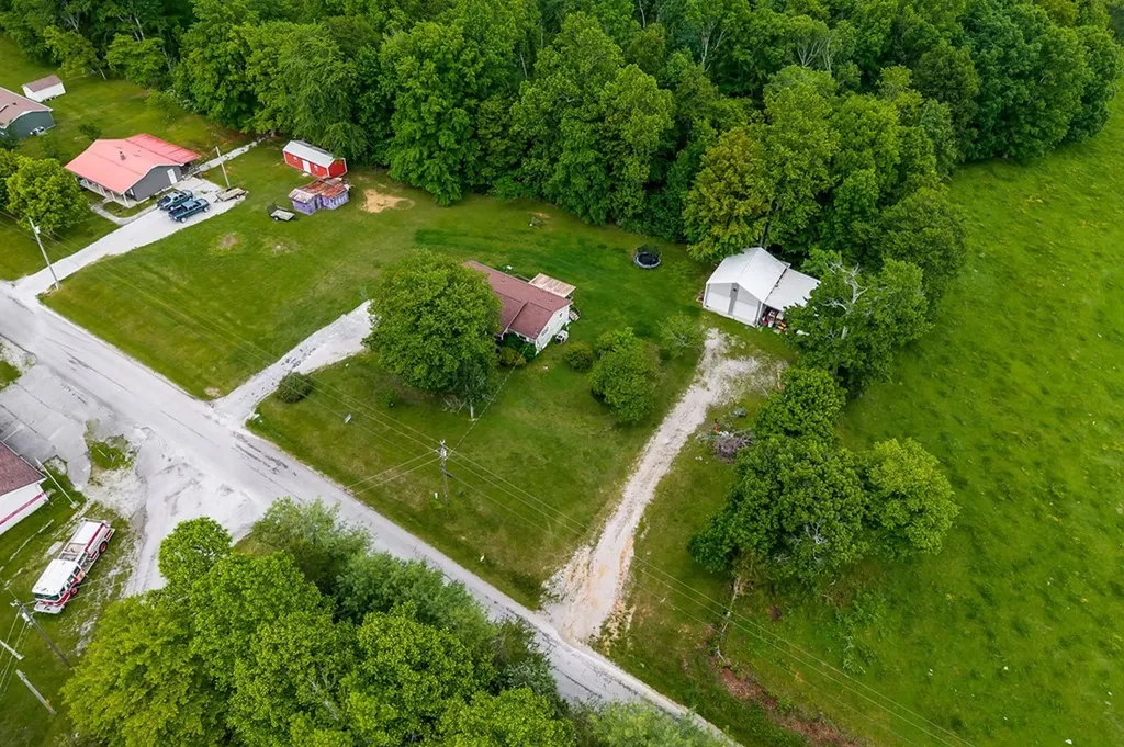 139 Old Standing Stone Road Hilham TN 38570