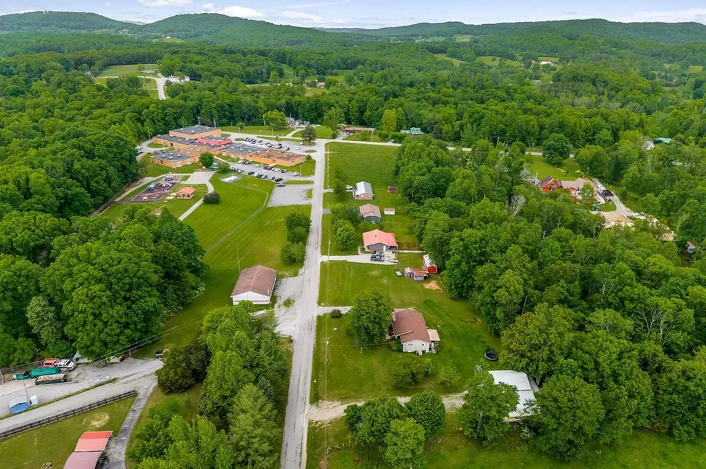 139 Old Standing Stone Road Hilham TN 38570