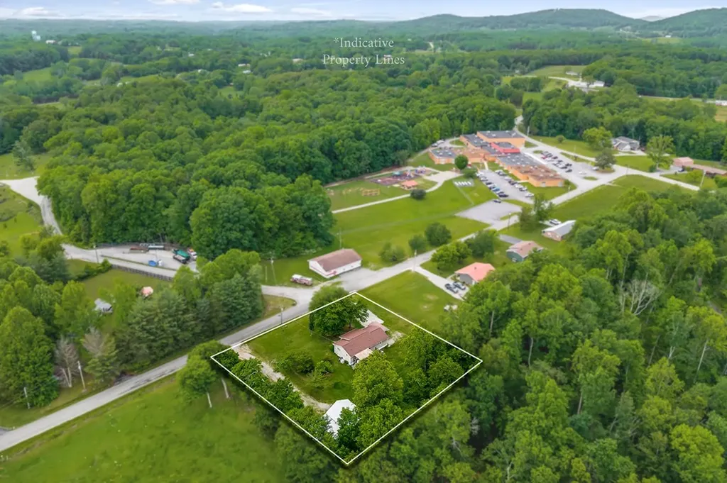 139 Old Standing Stone Road Hilham TN 38570