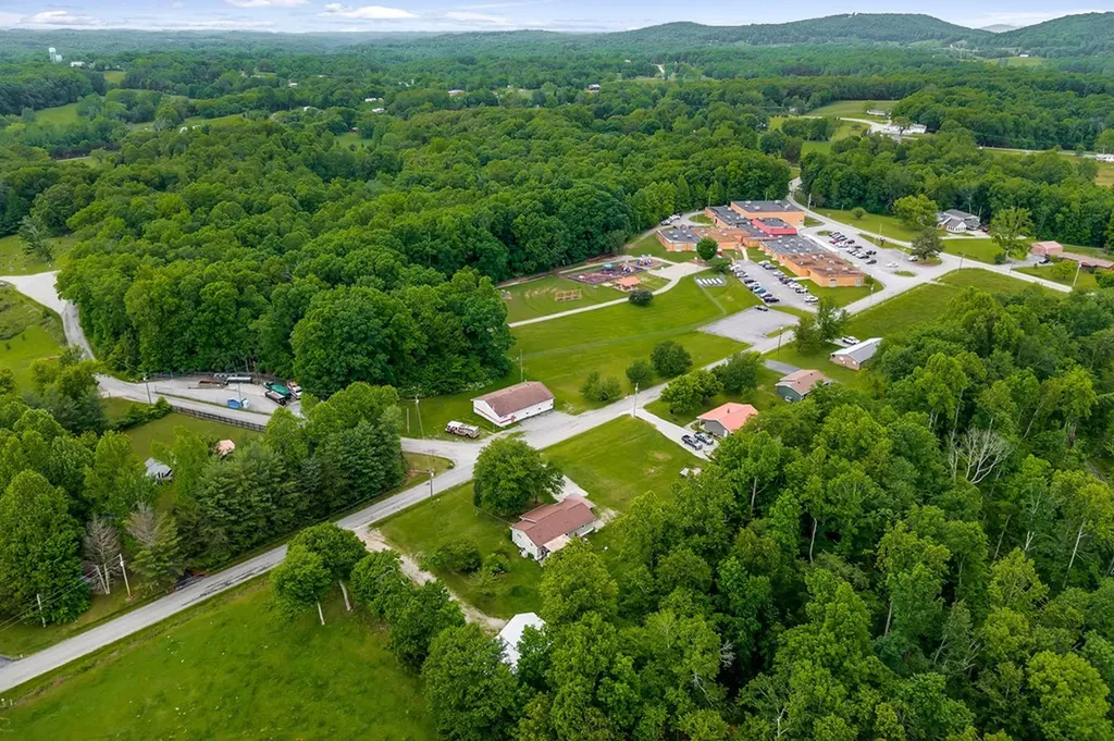 139 Old Standing Stone Road Hilham TN 38570