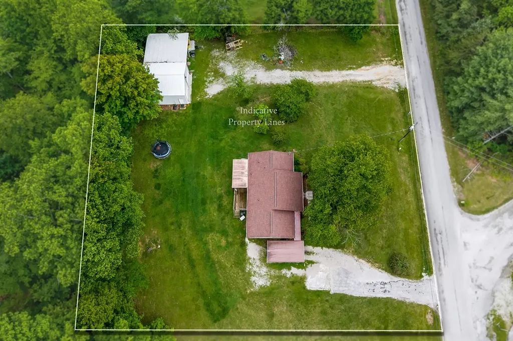 139 Old Standing Stone Road Hilham TN 38570