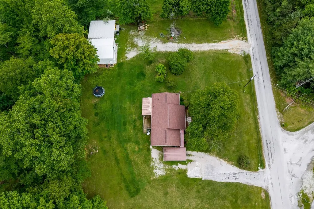 139 Old Standing Stone Road Hilham TN 38570