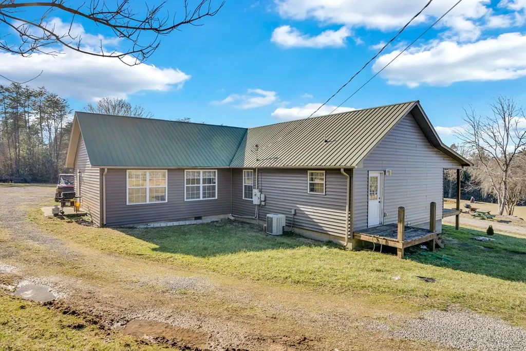 4420 Standing Rock Road Deer Lodge TN 37726