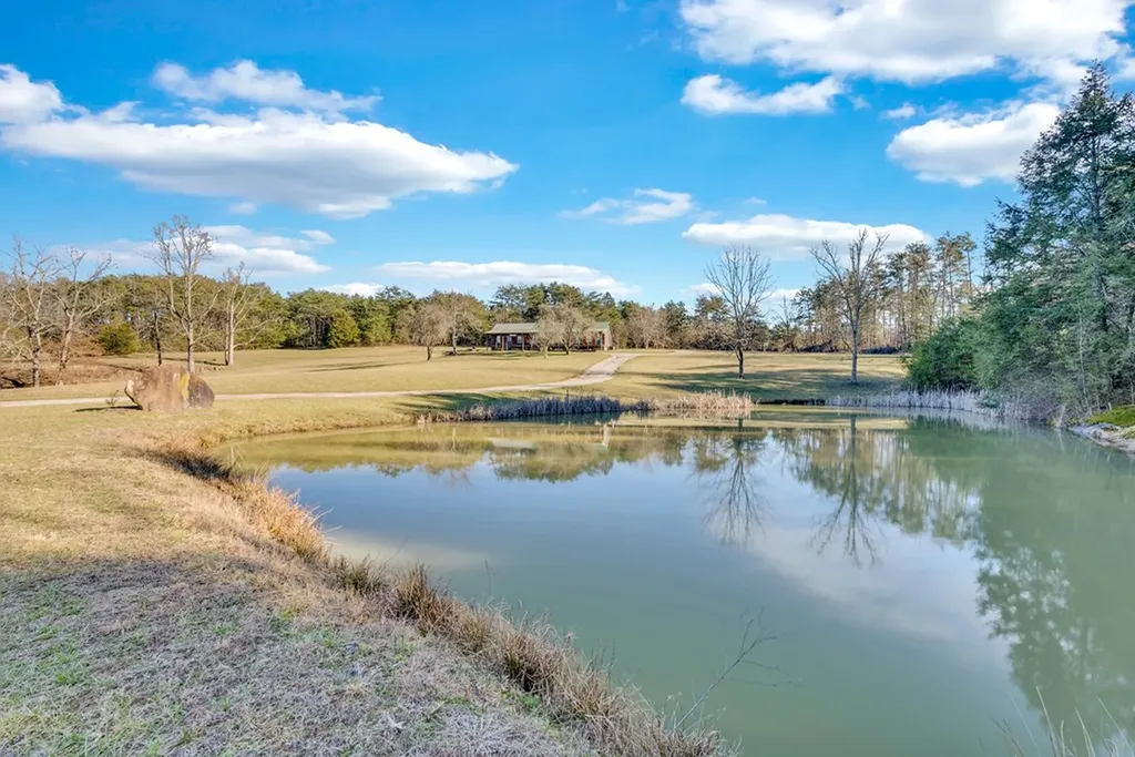 4420 Standing Rock Road Deer Lodge TN 37726