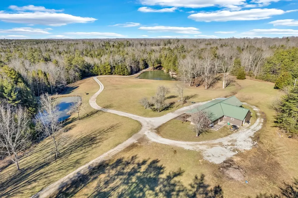 4420 Standing Rock Road Deer Lodge TN 37726