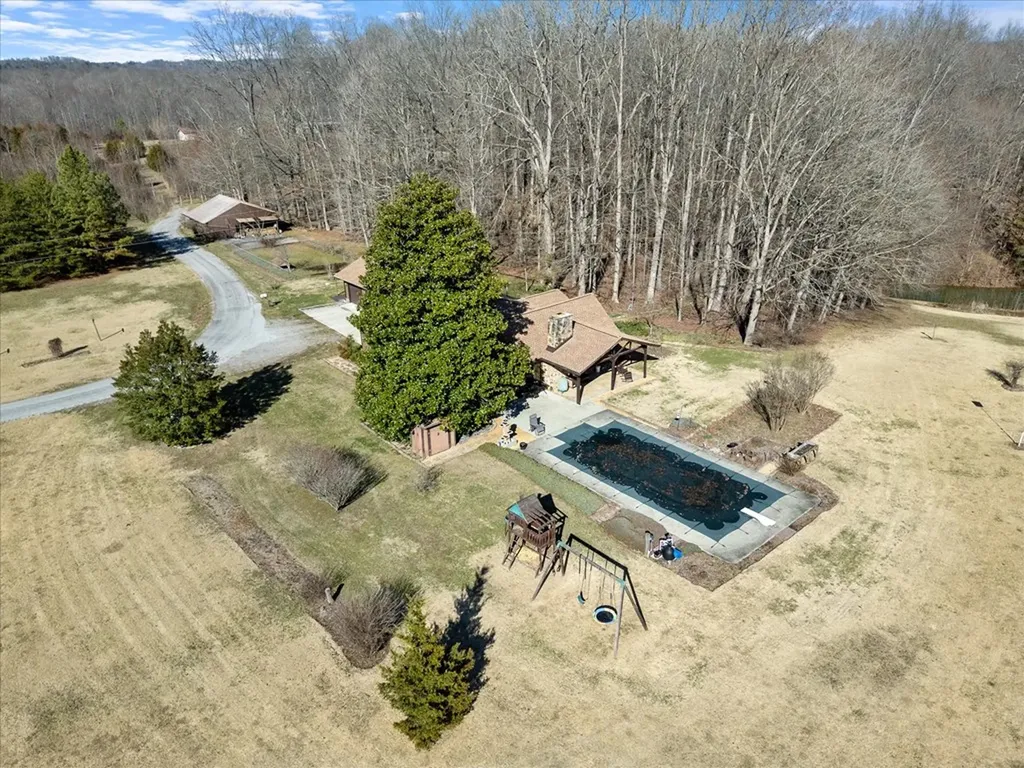 236 Landmark Lane Hilham TN 38568