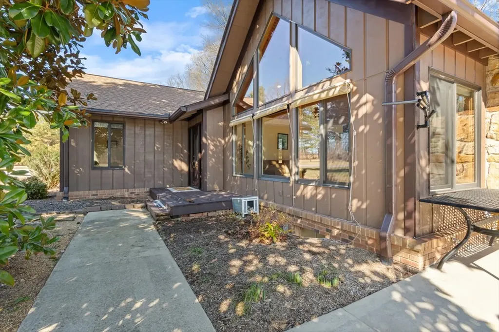 236 Landmark Lane Hilham TN 38568