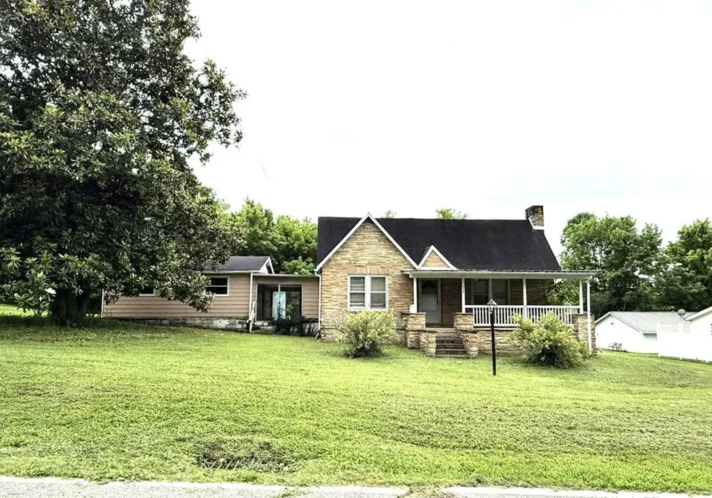 306 Sunset Drive Byrdstown TN 38549