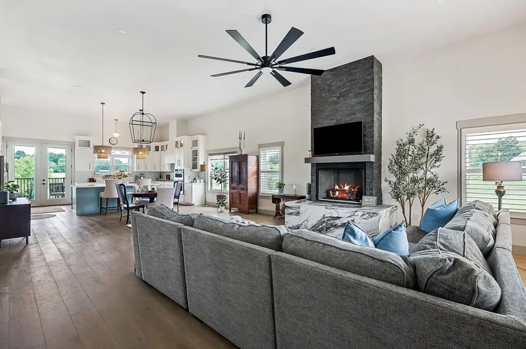 613 Blue Water Drive Cookeville TN 38506