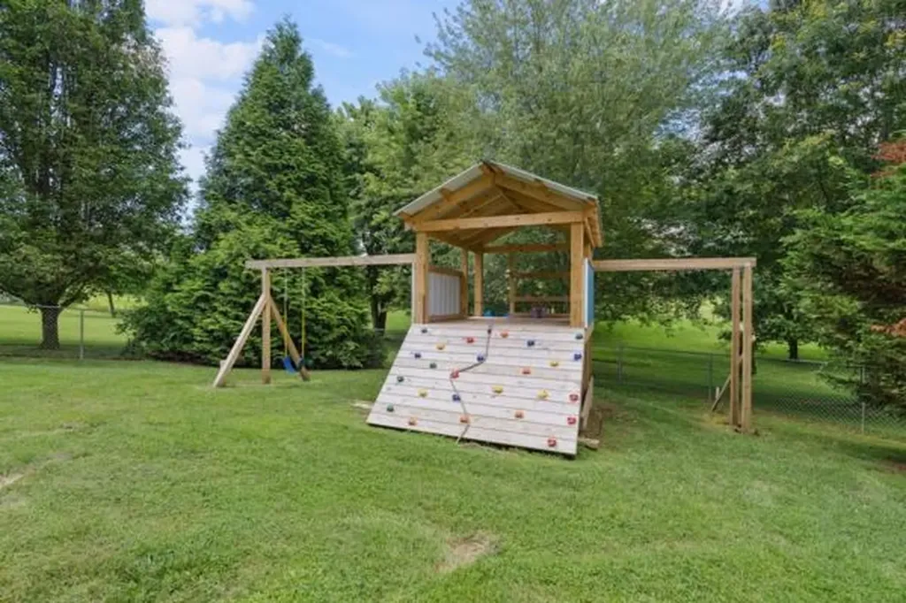 4131 Charlton Square Cookeville TN 38501