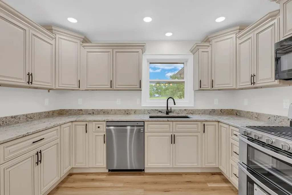 5534 S York Highway Grimsley TN 38565