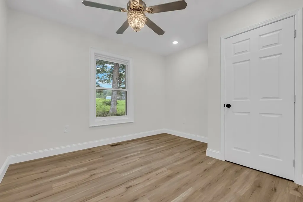 5534 S York Highway Grimsley TN 38565