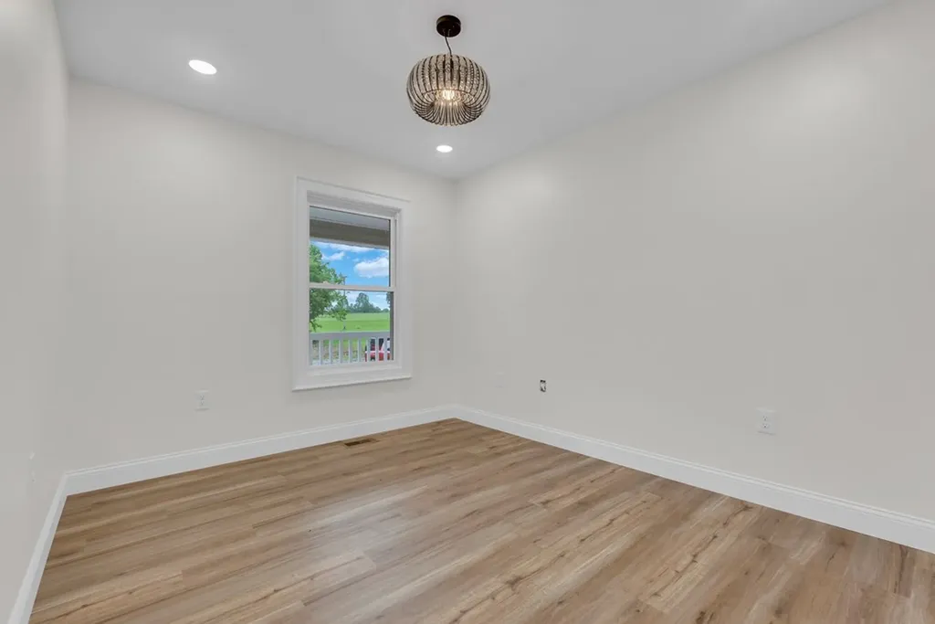 5534 S York Highway Grimsley TN 38565