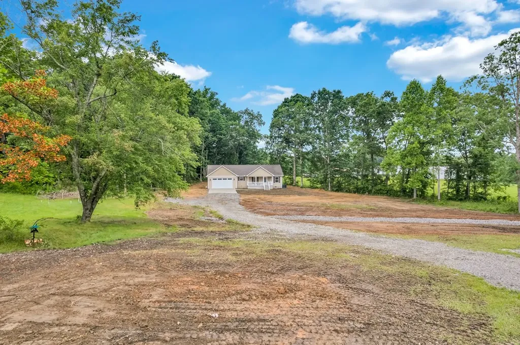 5534 S York Highway Grimsley TN 38565