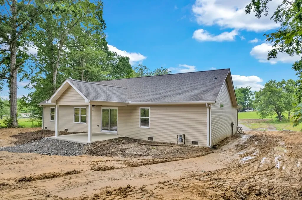 5534 S York Highway Grimsley TN 38565