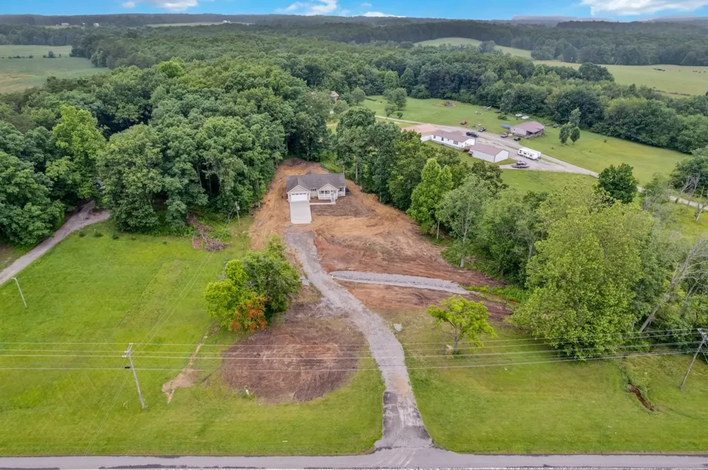 5534 S York Highway Grimsley TN 38565