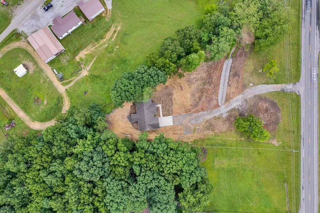 5534 S York Highway Grimsley TN 38565