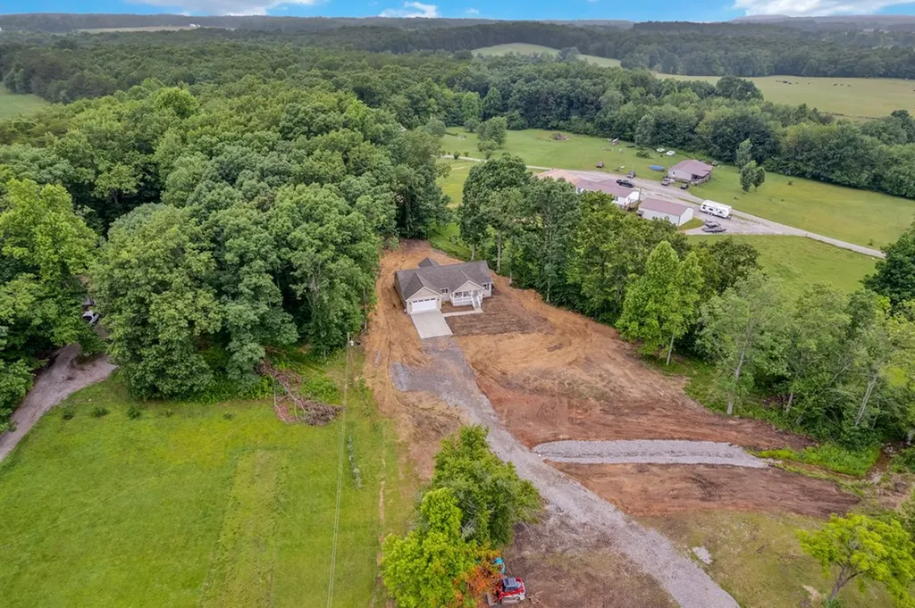 5534 S York Highway Grimsley TN 38565