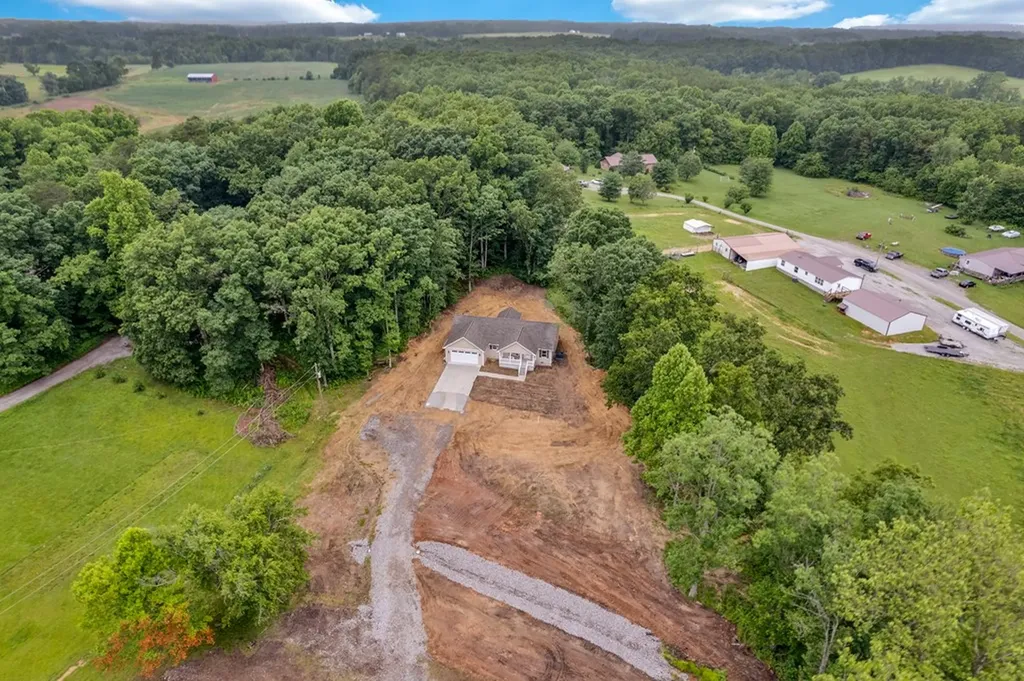 5534 S York Highway Grimsley TN 38565