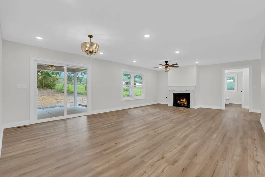 5534 S York Highway Grimsley TN 38565