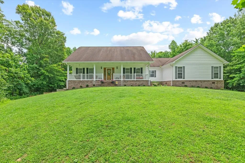 5546 Old Kentucky Road Byrdstown TN 38549