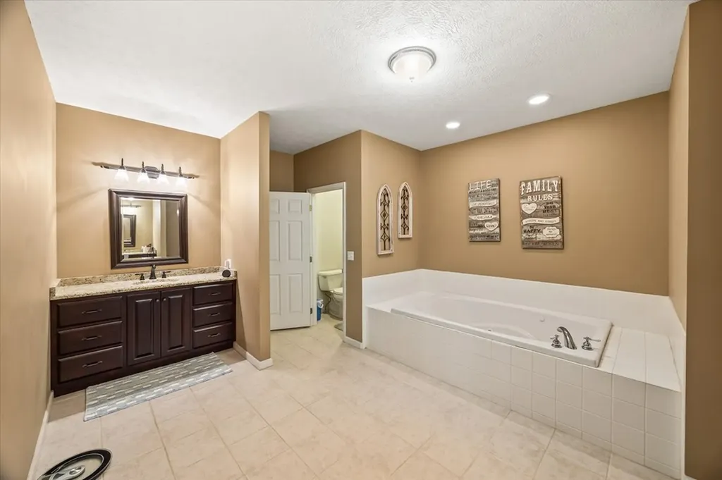 5546 Old Kentucky Road Byrdstown TN 38549