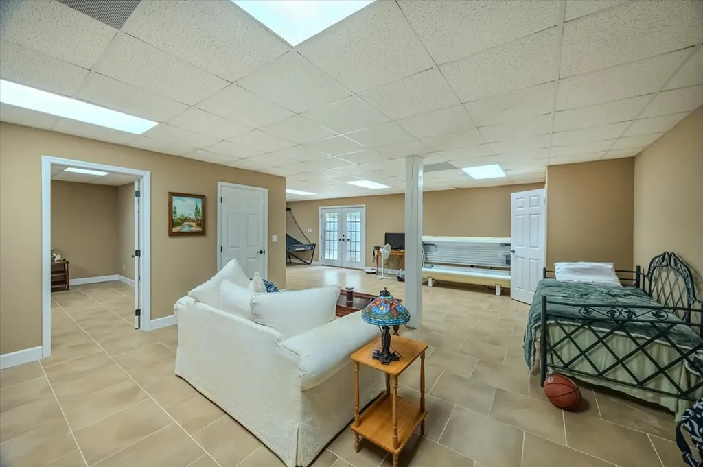 5546 Old Kentucky Road Byrdstown TN 38549
