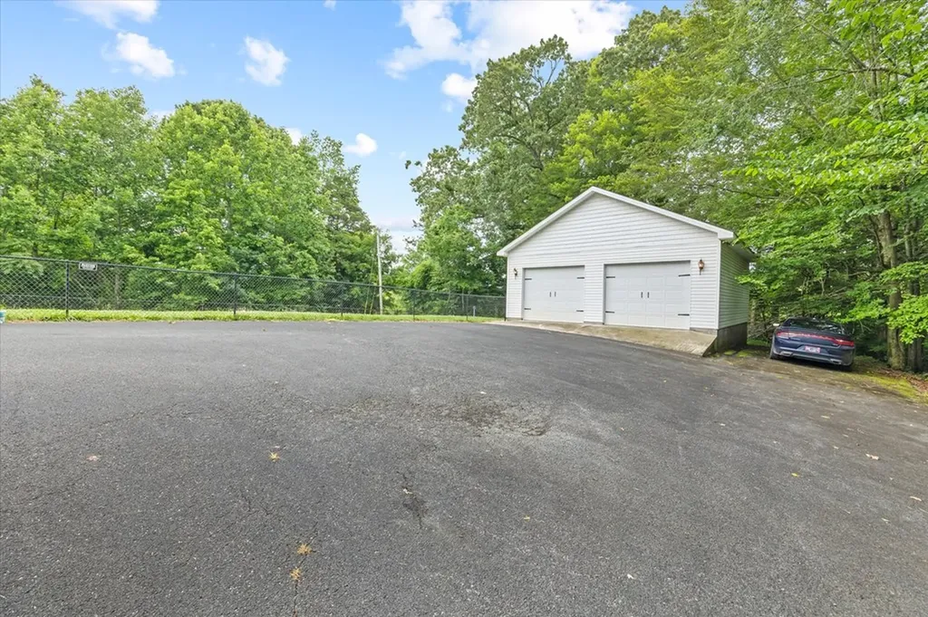 5546 Old Kentucky Road Byrdstown TN 38549