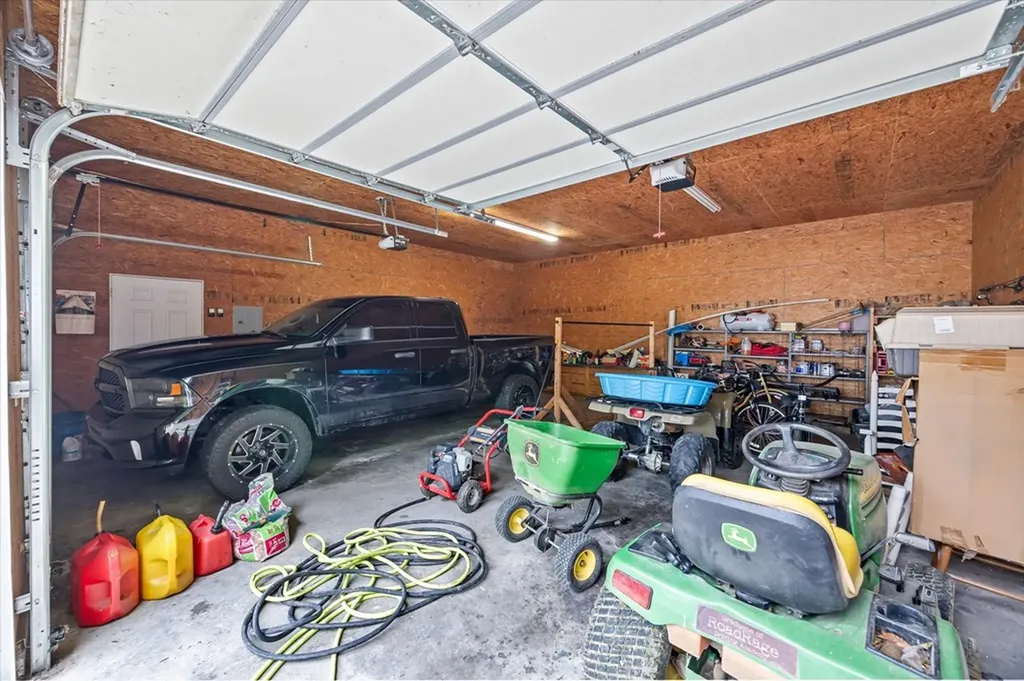 5546 Old Kentucky Road Byrdstown TN 38549