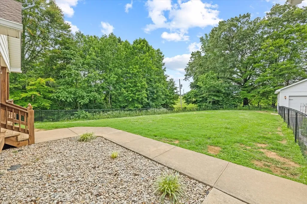 5546 Old Kentucky Road Byrdstown TN 38549