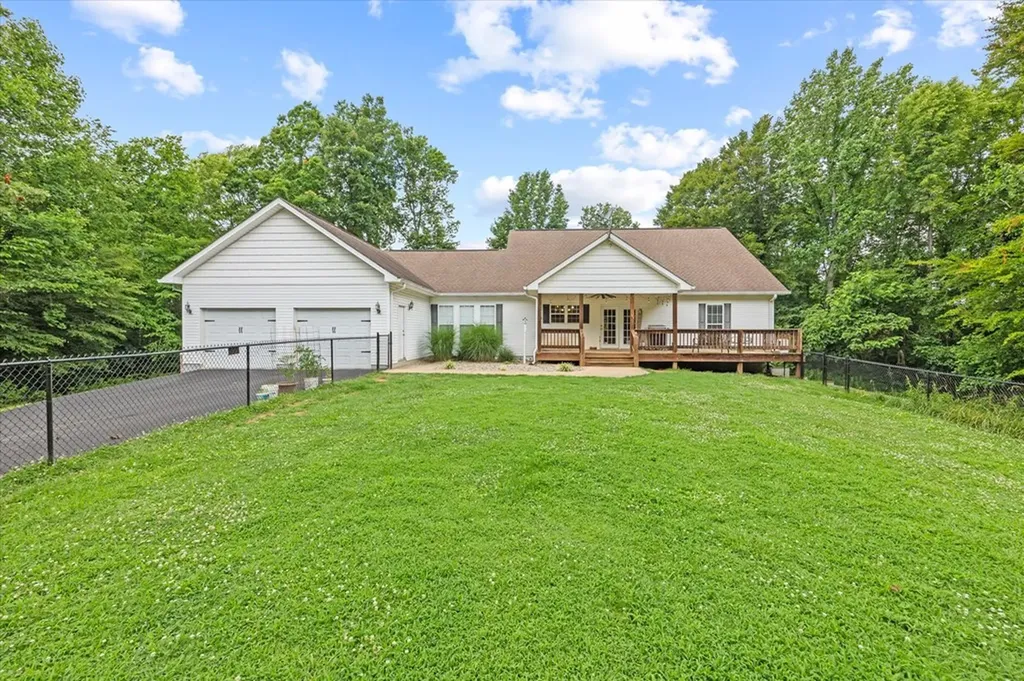 5546 Old Kentucky Road Byrdstown TN 38549