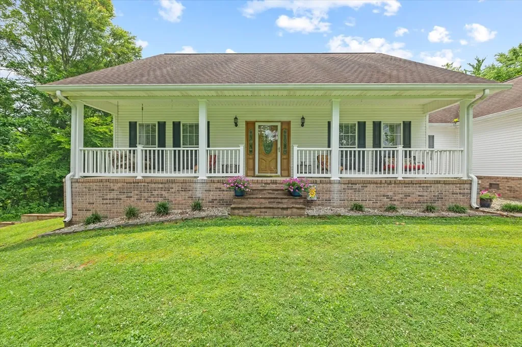 5546 Old Kentucky Road Byrdstown TN 38549