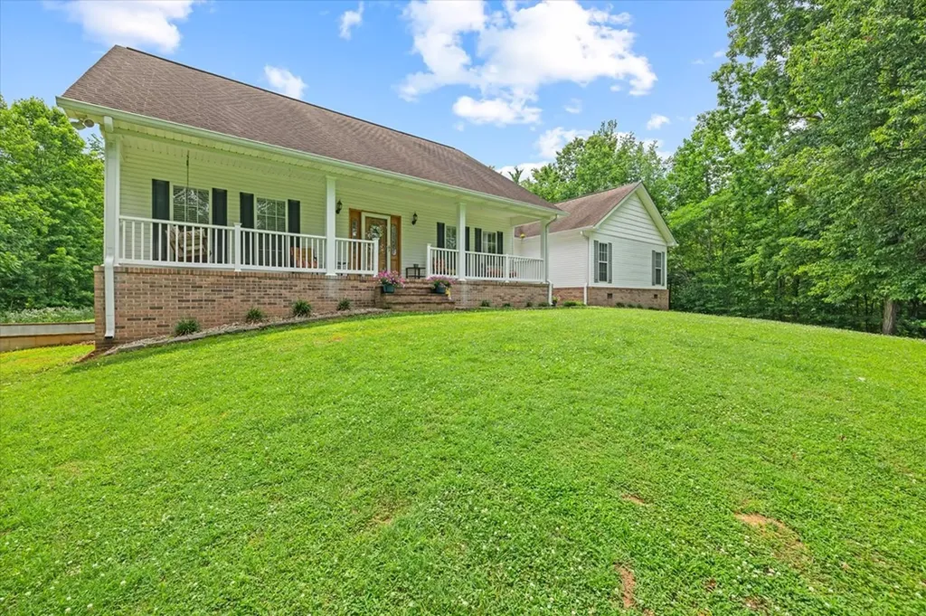 5546 Old Kentucky Road Byrdstown TN 38549