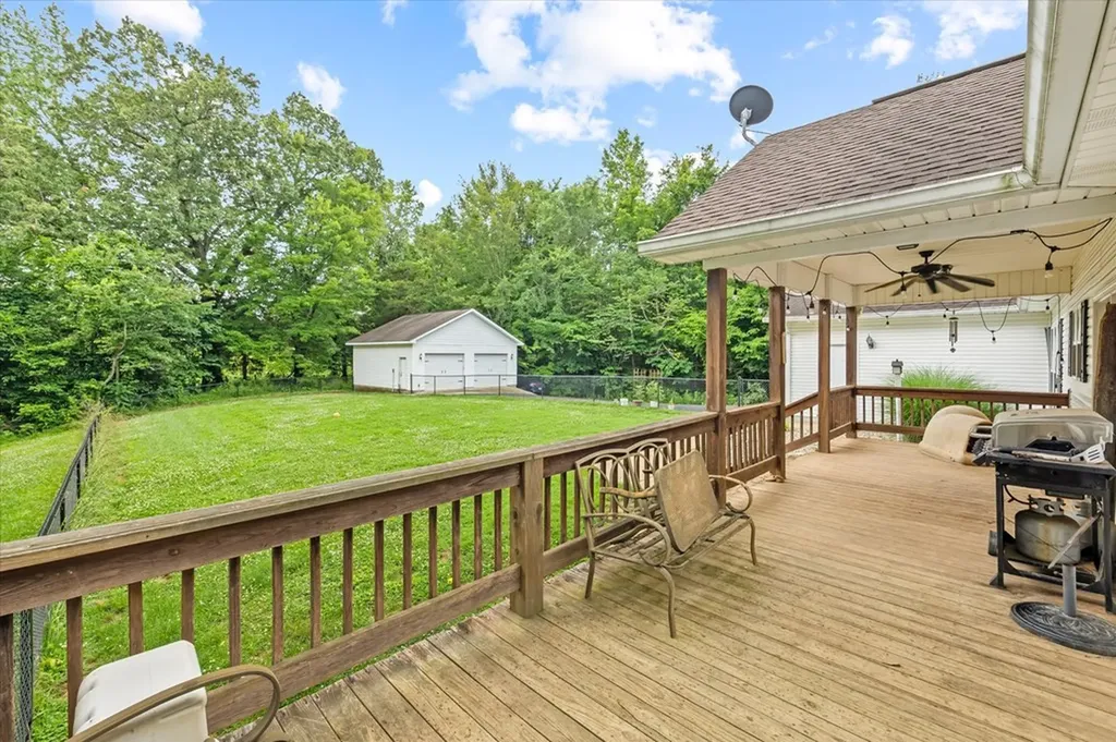 5546 Old Kentucky Road Byrdstown TN 38549