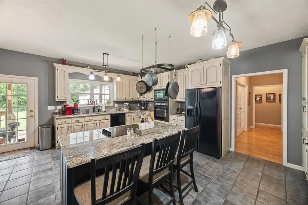 5546 Old Kentucky Road Byrdstown TN 38549