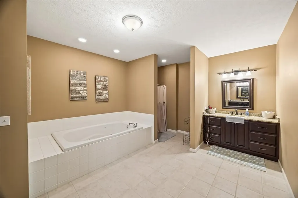 5546 Old Kentucky Road Byrdstown TN 38549